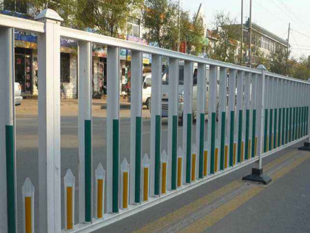 西宁市政锌钢护栏批发-锌钢护栏的特点及防腐作用